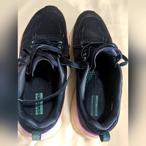 Sketchers Max Cushion Air Cooled Shoes - Picture 5 of 8